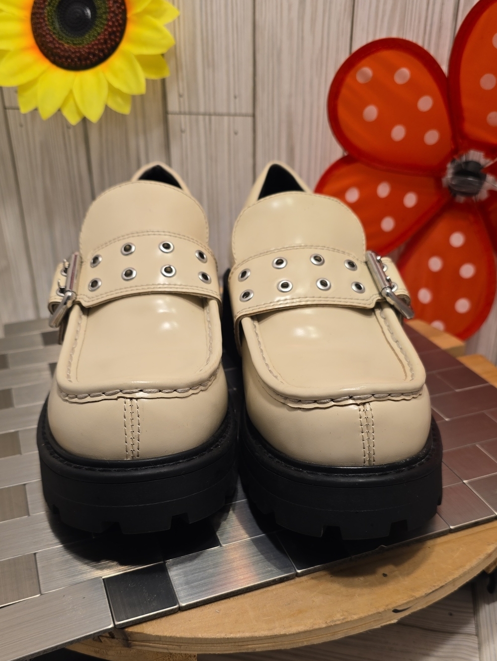VAGABOND Chunky Cream Loafers with Black Lug Sole - Picture 9 of 15
